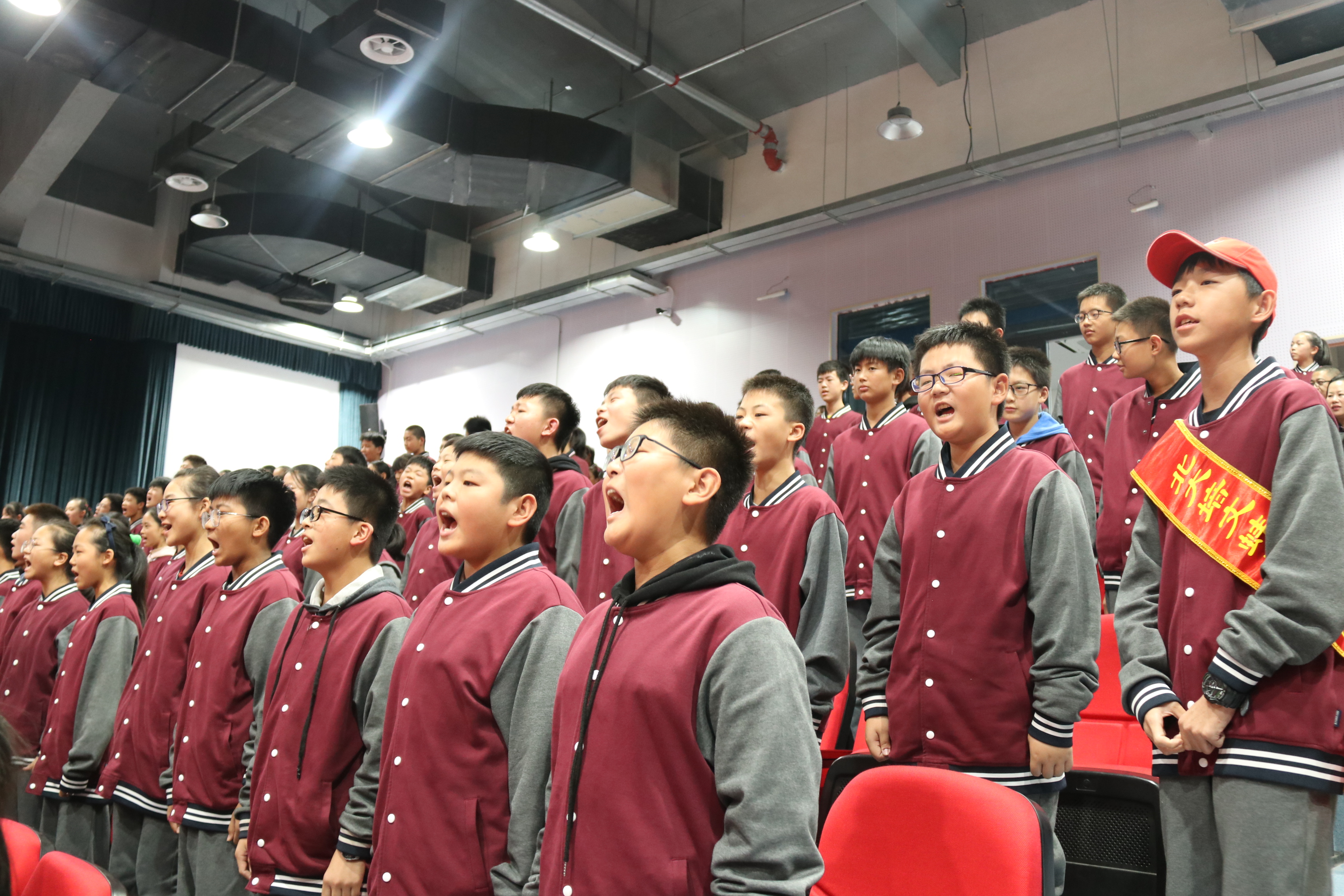 家長與學校向規范要質量，榮譽與誓言共守護伴成長丨北大培文蚌埠實驗學校舉行七年級家長會暨月考表彰大會