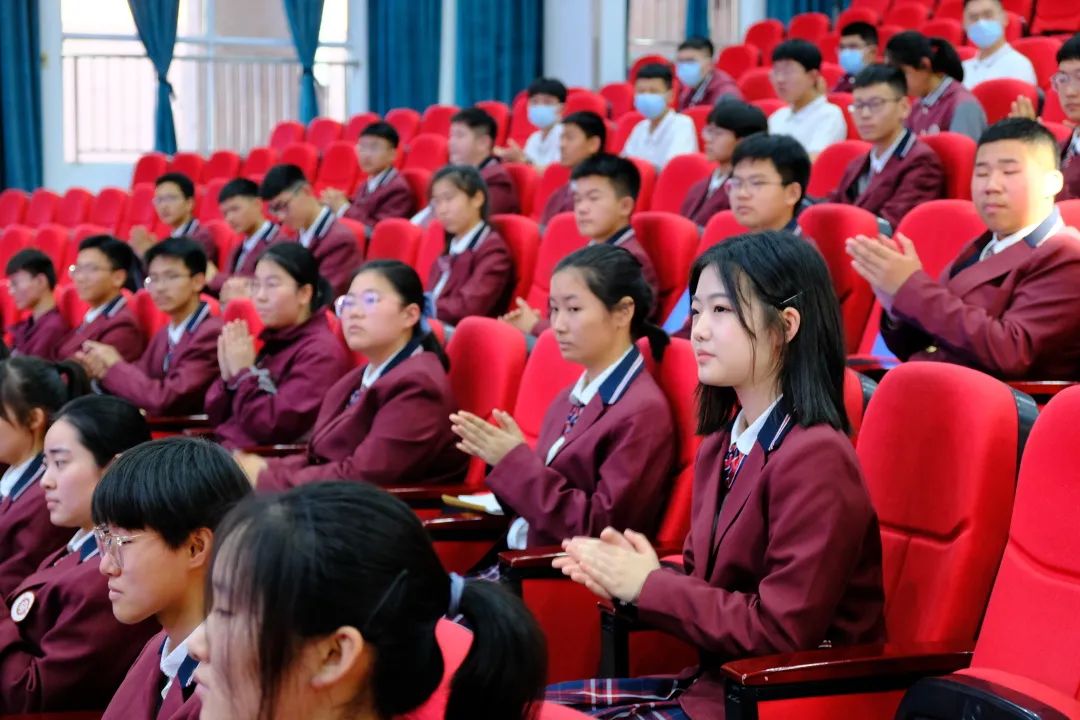 你好，新團員！北大培文蚌埠實驗學校2022年集中示范入團儀式暨十四歲集體生日活動